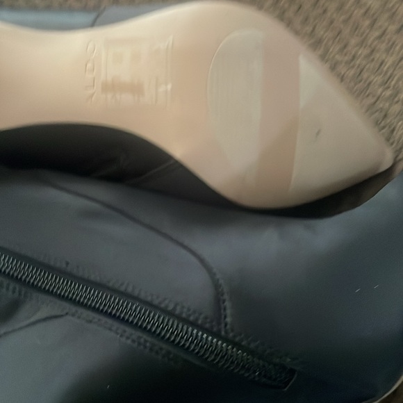 Aldo over the knee boots 
Excellent condition sz 7.0 - Picture 5 of 5